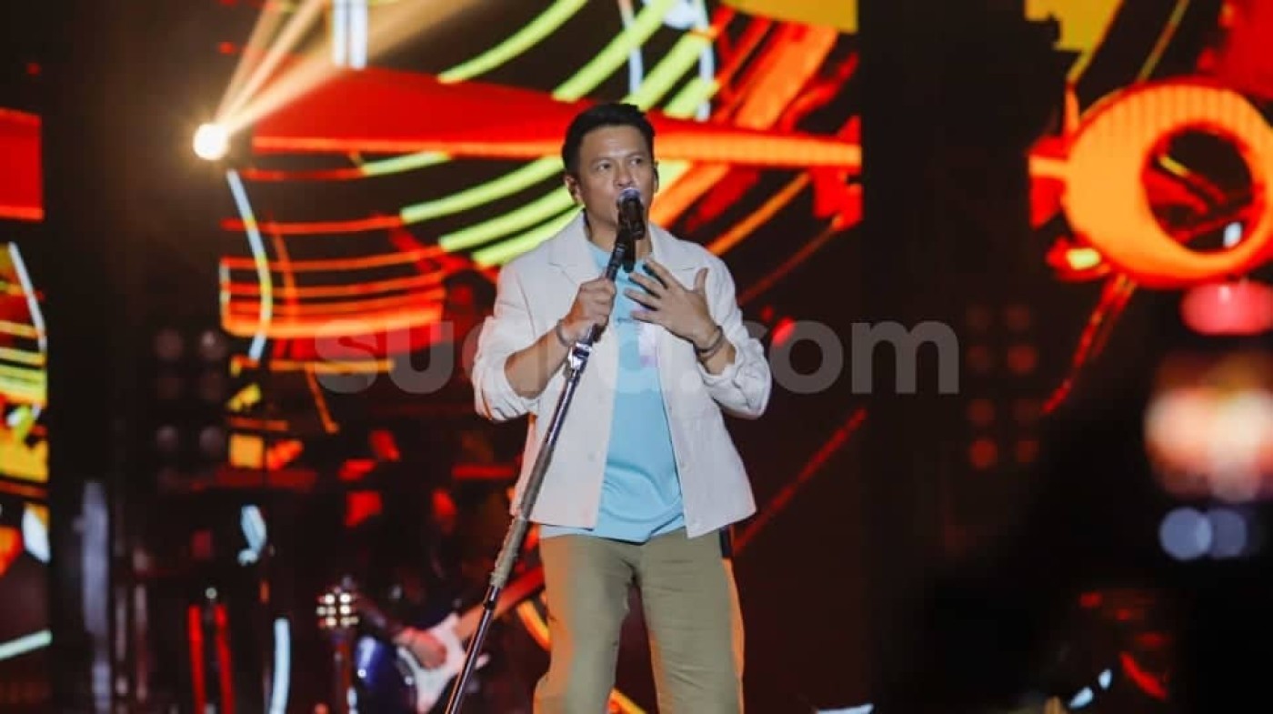Ariel NOAH Dites Mendengarkan Lagu AI, Tebakan 100% Akurat!