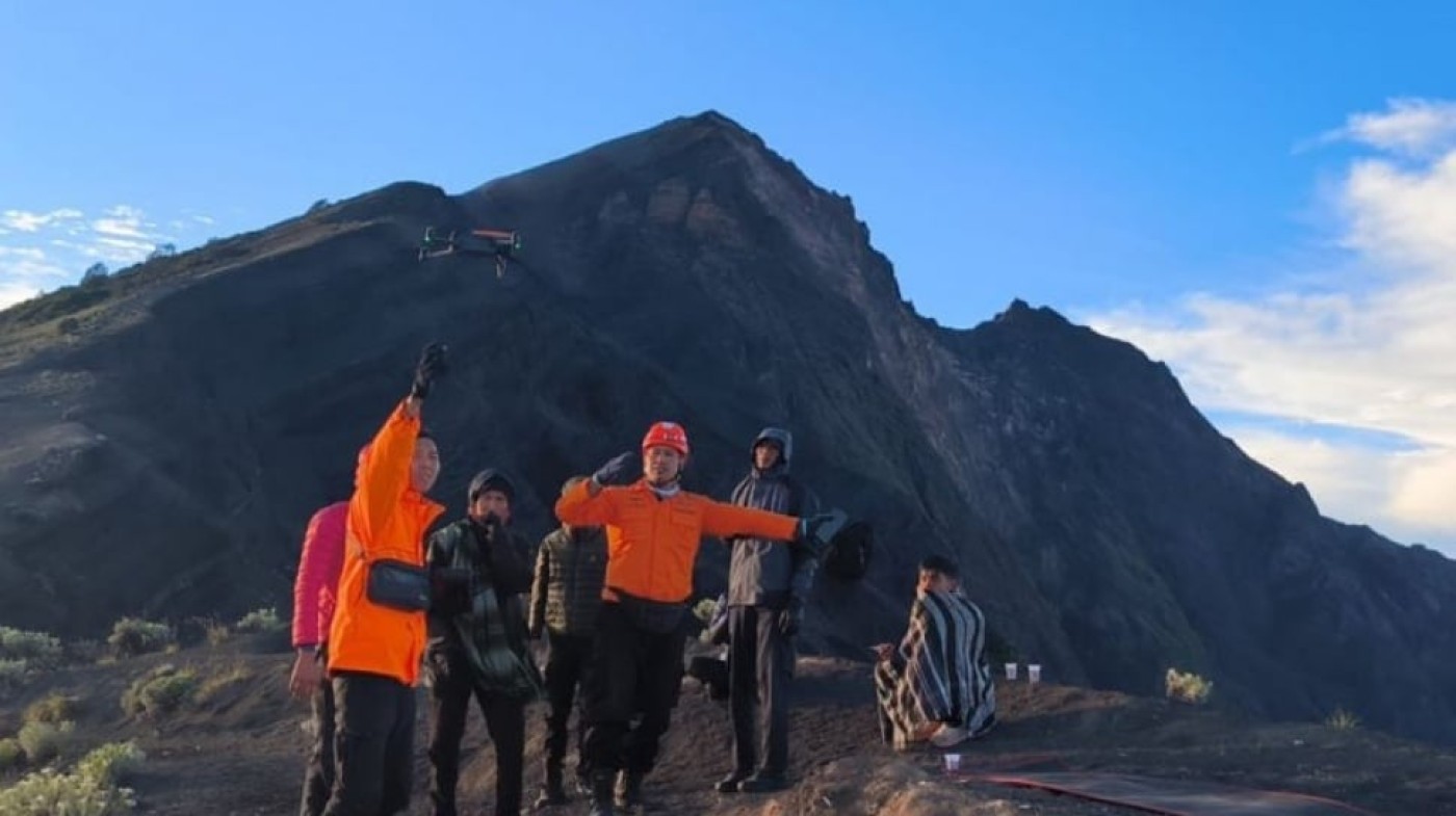 Terpeleset Saat Turun Puncak Rinjani, Kronologi Jatuhnya Pendaki Malaysia