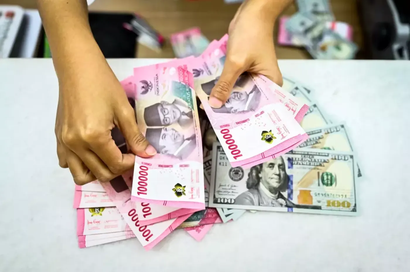 Rupiah Pagi Ini Bergerak Stagnan di Level Rp 16.306 Per Dolar AS