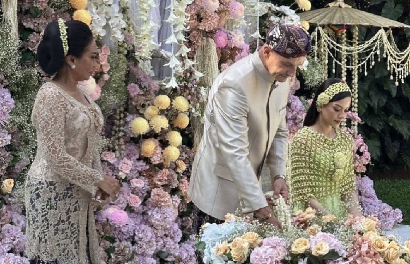Alyssa Daguise Makin Memesona, Tampil Anggun Pakai Jumputan Hijau di Siraman