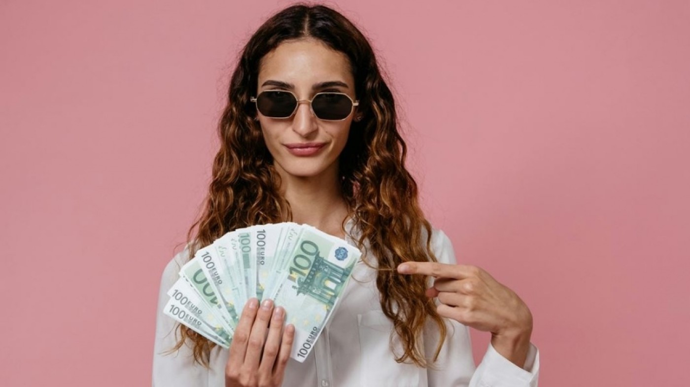 3 Zodiak Paling Hoki Finansial Agustus 2025: Cuan Deras Menanti!