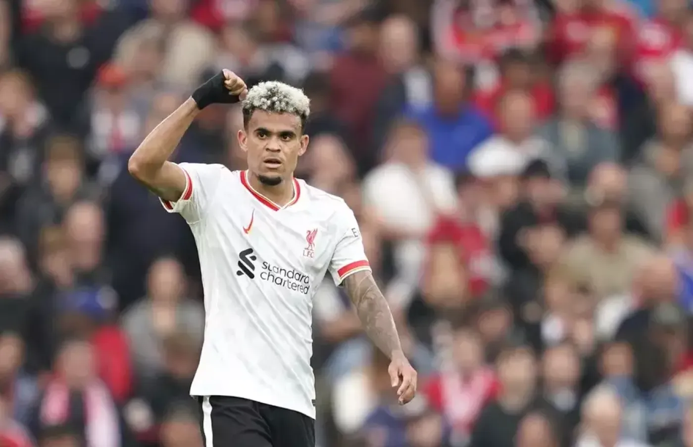 Arne Slot Kenang Luis Diaz dan Chant Ikonik Suporter Liverpool