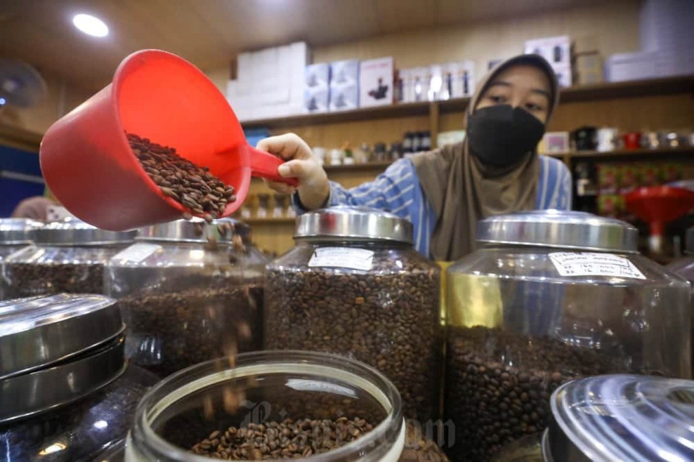 5 Kebiasaan Minum Kopi yang Berbahaya bagi Kesehatan Anda