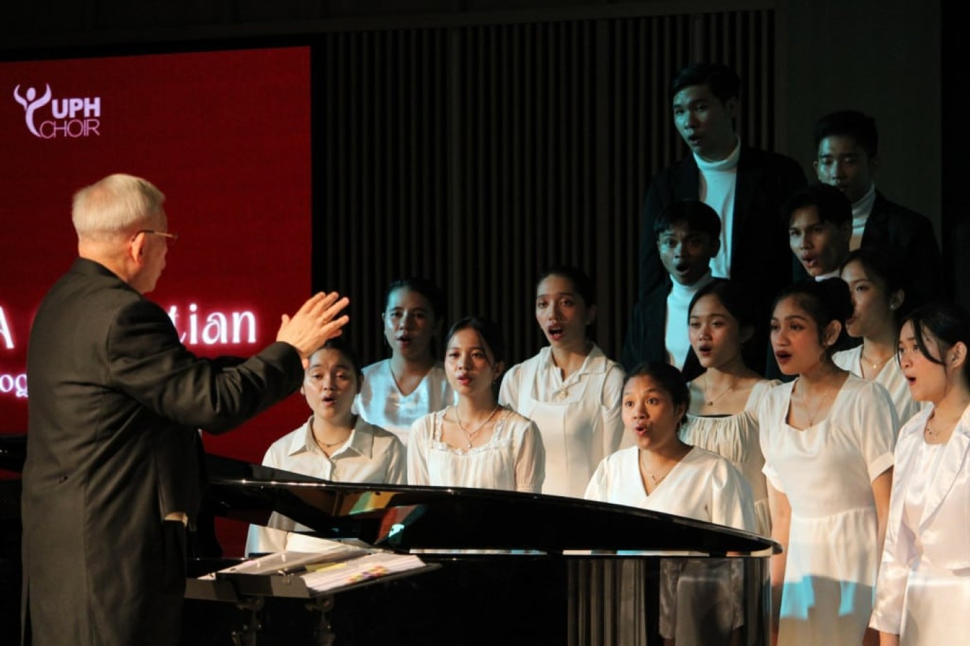 UPH Choir Rayakan Dua Dekade Melalui Canticle of Praise yang Magnificent
