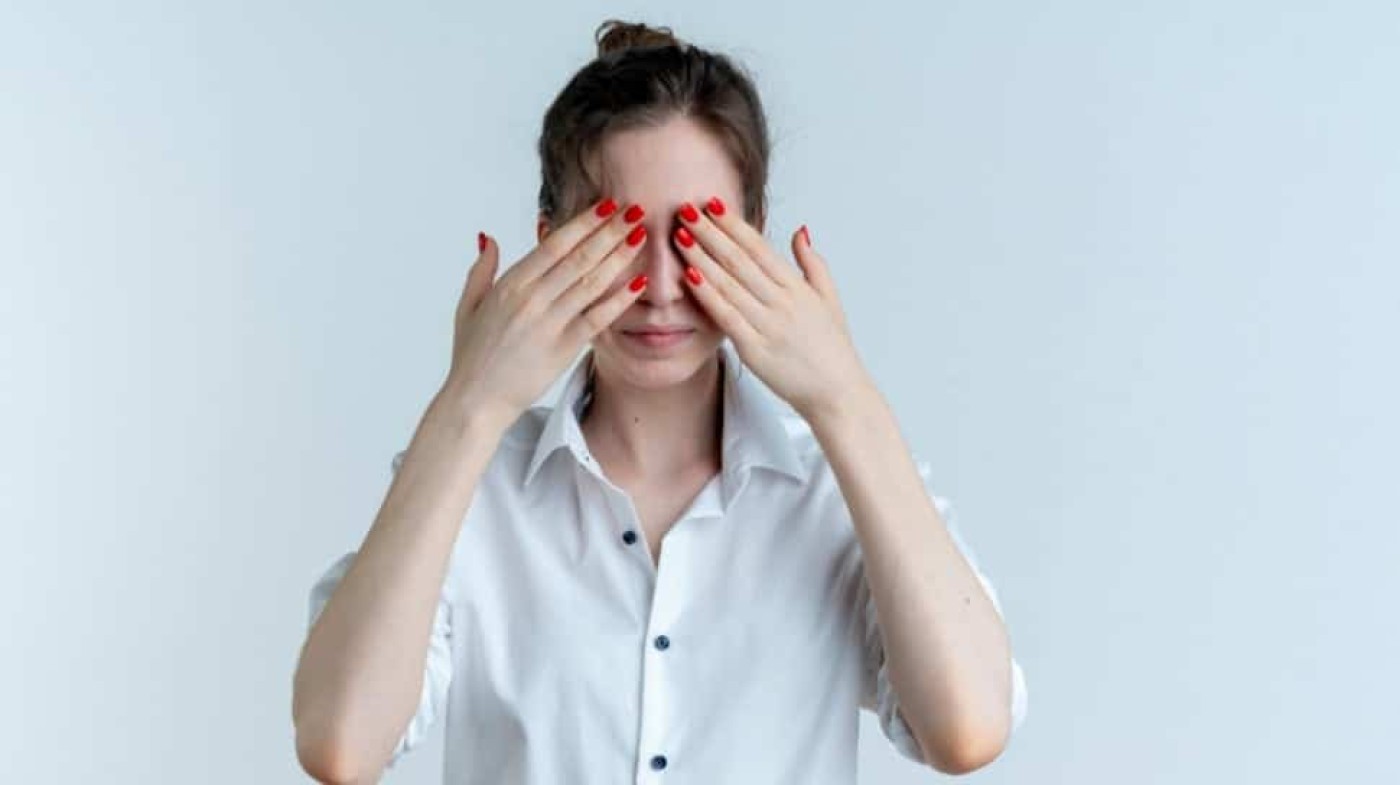 Kelopak Mata Turun dan Suara Sengau? Waspadai Myasthenia Gravis yang Mematikan!