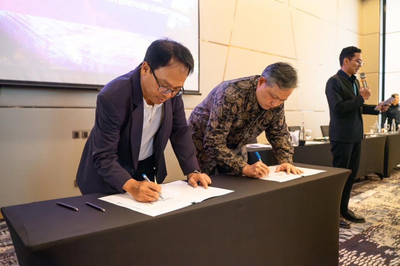 NeutraDC dan Medco Power Luncurkan Energi Terbarukan di Data Center Berbasis AI NeutraDC dan Medco Power Luncurkan Energi Terbarukan di Data Center Berbasis AI