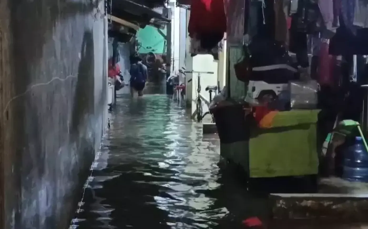 Dokter: Luka Terbuka Saat Banjir Harus Cepat Dibersihkan untuk Cegah Infeksi