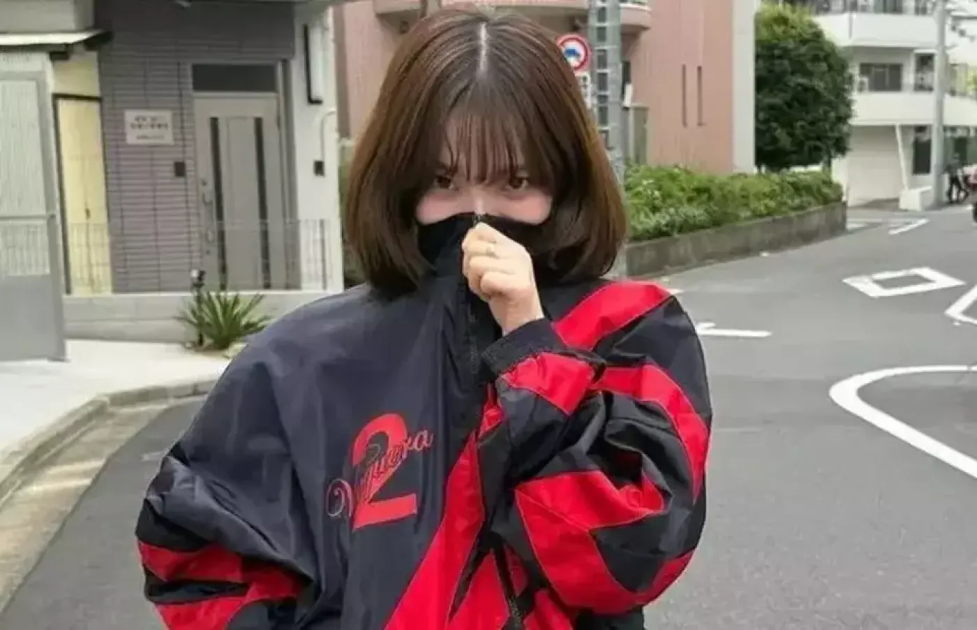 Karina Aespa Klarifikasi Kontroversi Jaket Merah: Tak Ada Niat Politik