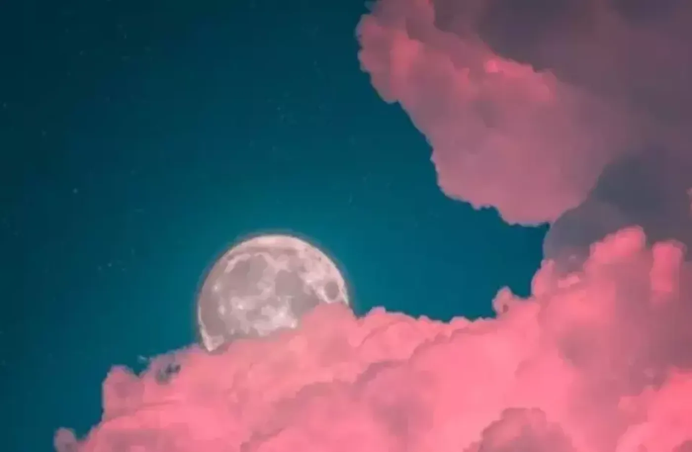 Serasa Diikuti Bulan Saat Berjalan? Ini Dia Penjelasan Ilmiahnya!