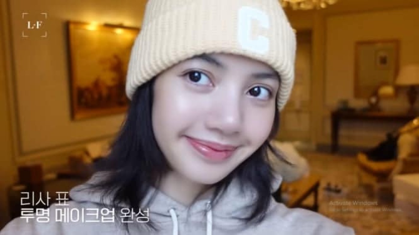 Bikin Khawatir! Lisa BLACKPINK Unggah Video Telinganya Berdarah Sebelum Konser
