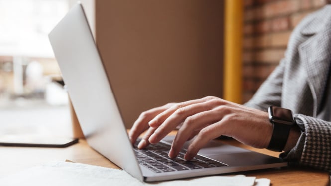 7 Laptop Tipis dan Ringan di Bawah 10 Juta, Ideal untuk Pelajar, Mahasiswa & Pekerja