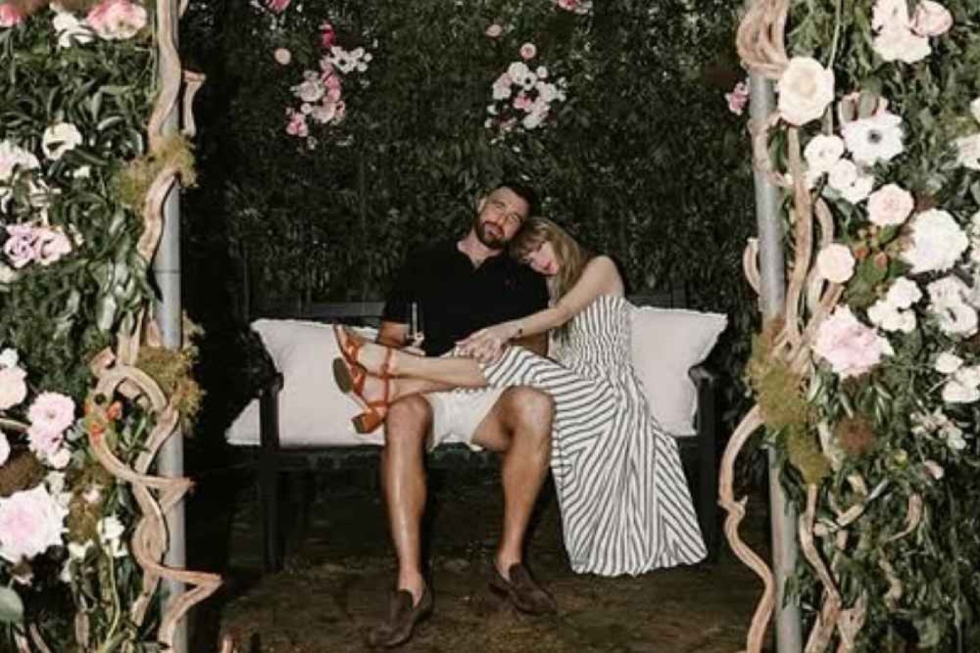 Perjalanan Cinta Taylor Swift dan Travis Kelce yang Kini Resmi Bertunangan Perjalanan Cinta Taylor Swift dan Travis Kelce yang Kini Resmi Bertunangan