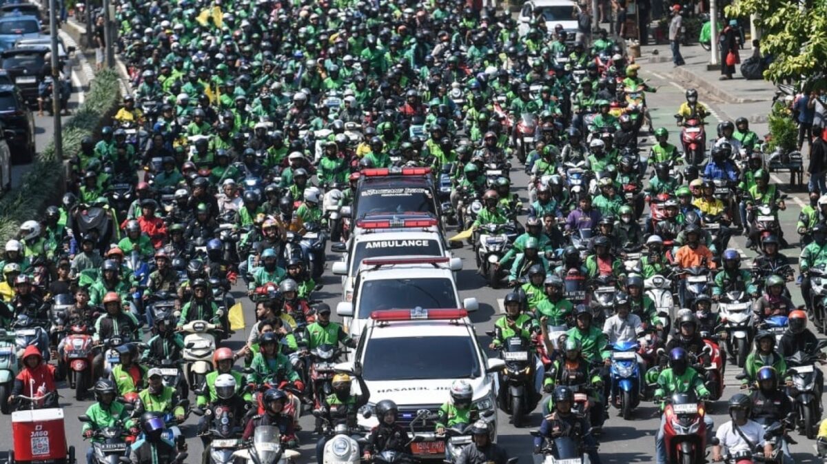 Solidaritas Jaket Ijo: Lautan Ojol Iringi Jenazah Affan Kurniawan Korban Rantis Brimob