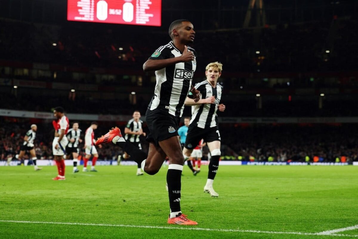 Dituduh Ingkar Janji & Menahan Alexander Isak, Newcastle United Rilis Klarifikasi Resmi