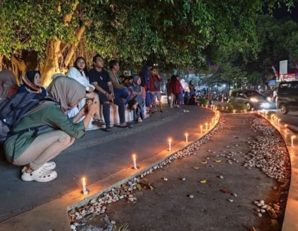 Warga Pati Prihatin Kondisi Daerah, Nyalakan 1.000 Lilin di Alun-alun