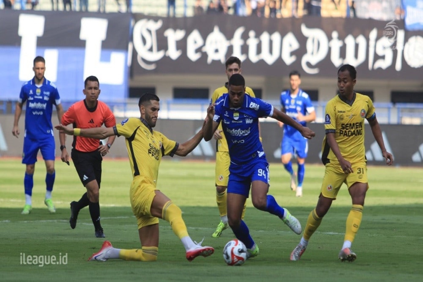 Prediksi Skor Persijap vs Persib: Head to Head & Susunan Pemain Lengkap