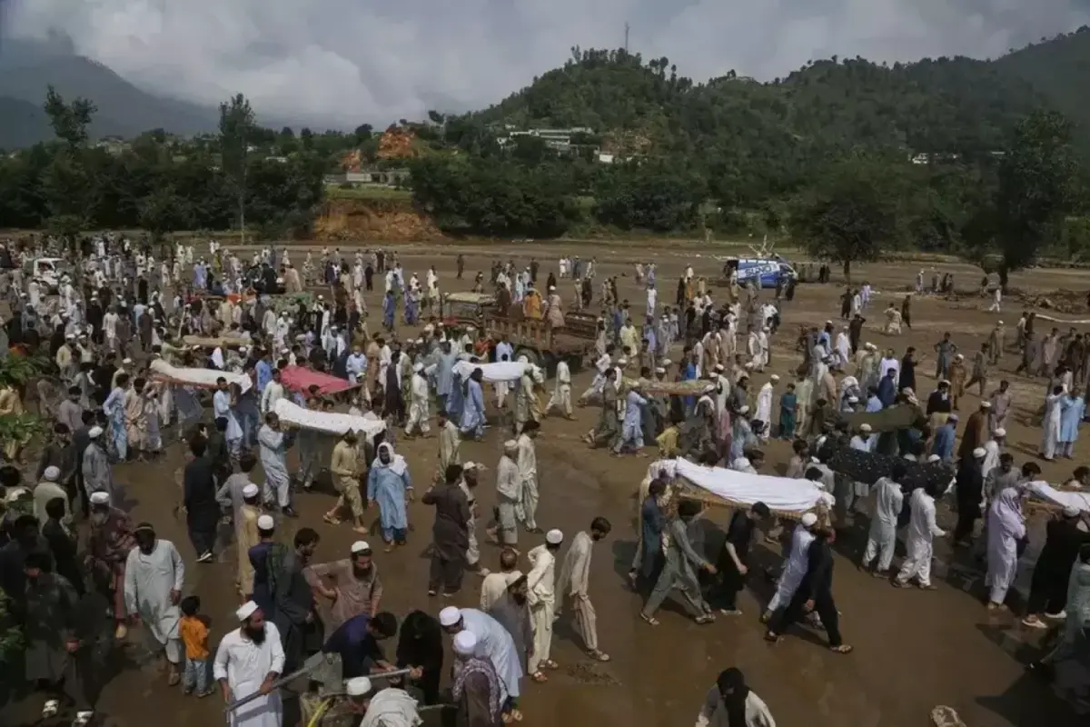 Tragedi Banjir Bandang Pakistan: 344 Tewas, Ribuan Terjebak Reruntuhan Saat Ini