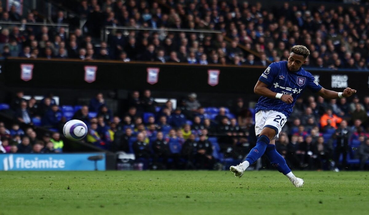 Nottingham Forest Berusaha Datangkan Omari Hutchinson dan James McAtee Segera