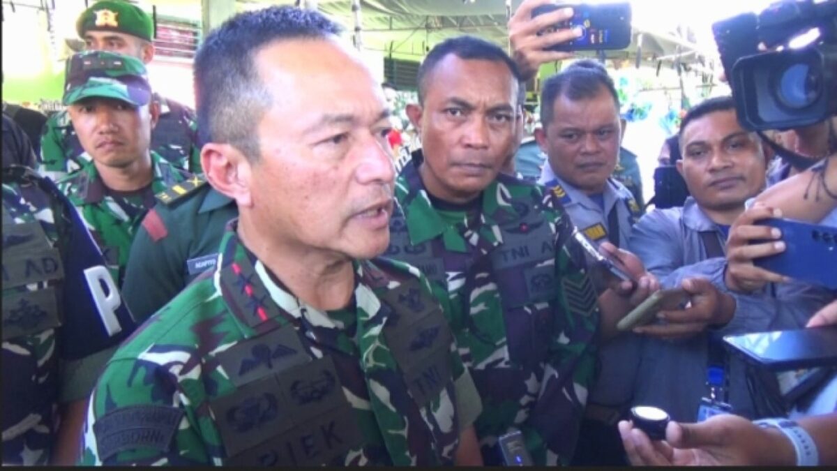 Ibunda Prada Lucky Sujud di Hadapan Pangdam, Desak Hukum Setimpal Pembunuh Anak