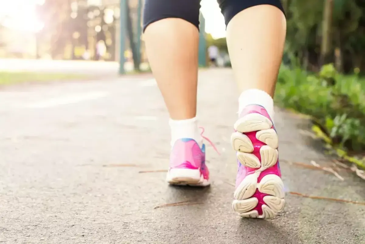 Begini Manfaat Japanese Walking: Olahraga Sederhana ala Jepang yang Efektif