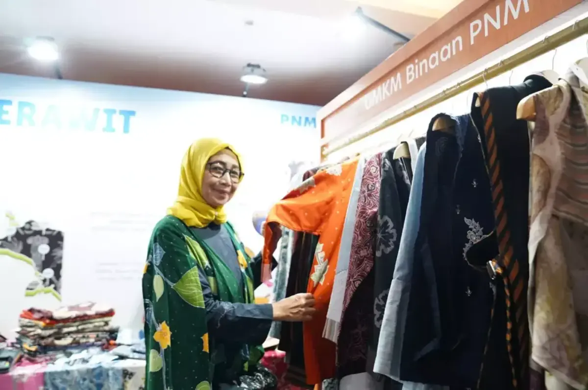 "Ketua Kelompok Mekaar: Motor Pemberdayaan di Kampung Madani PNM"