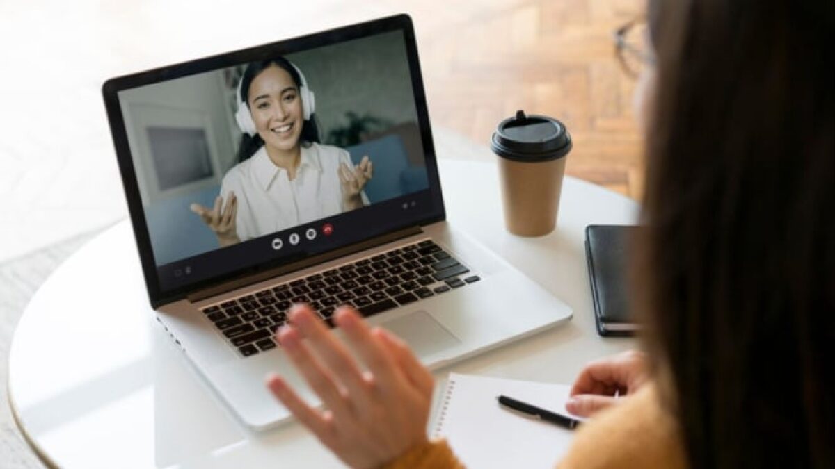 7 Laptop dengan Webcam Terjernih 2025: Pilihan Tepat untuk Zoom dan Streaming Berkualitas
