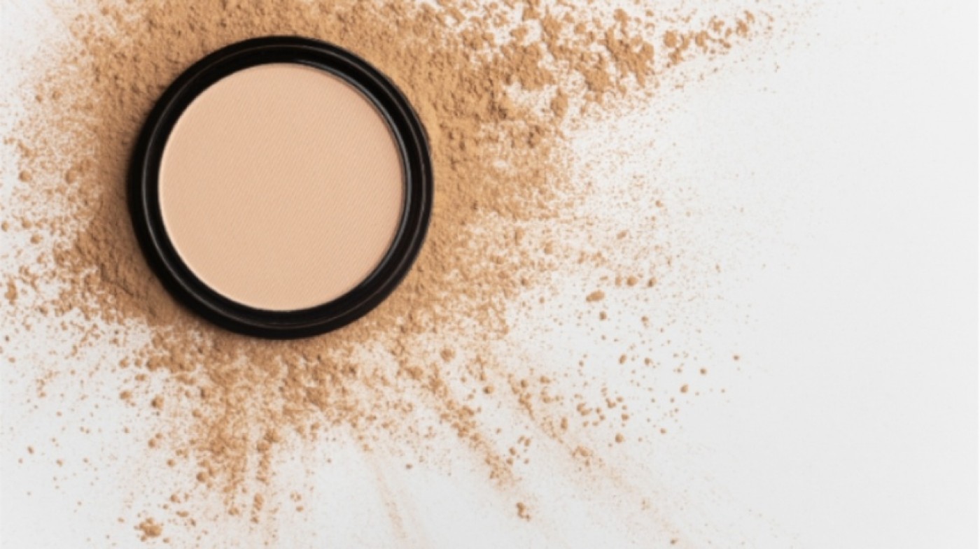 7 Rekomendasi Bedak untuk Wajah Glowing: Temukan yang Terbaik untuk Kamu!