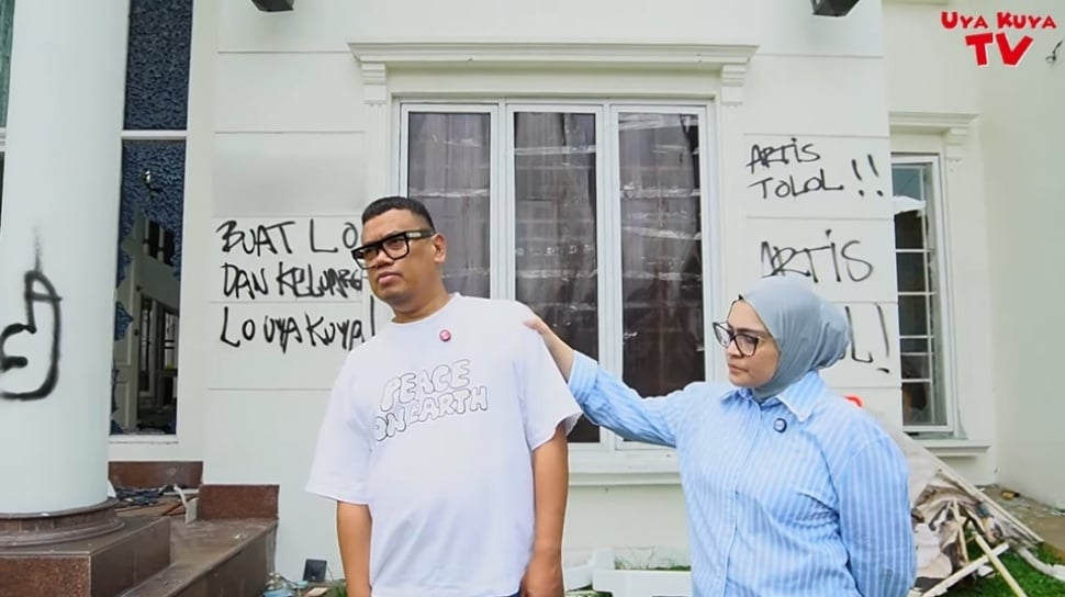 9 Potret Rumah Uya Kuya Usai Dijarah, Coretan dan Sampah Berserakan