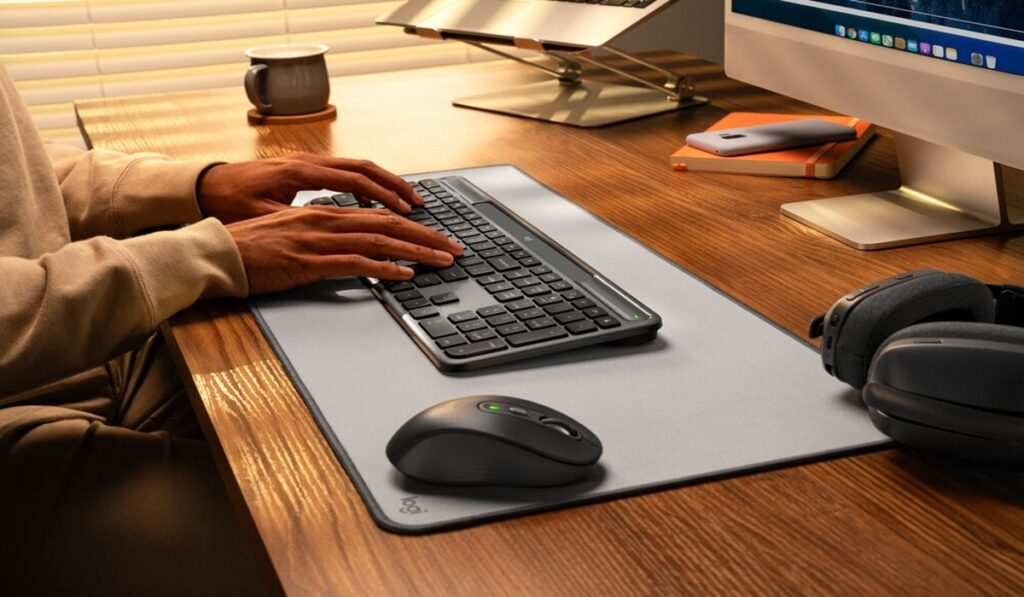 Logitech Rilis Keyboard Nirkabel Signature Slim Solar K980, Model Terbaru