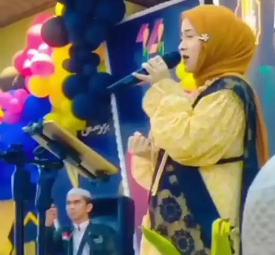 Perut Nissa Sabyan Disorot Saat Nyanyi, Netizen Heboh Bunting Anak Ayus?
