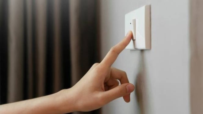 Stop Kebiasaan Boros Ini, Tagihan Listrik dan Air Bisa Turun Ratusan Ribu Per Bulan!