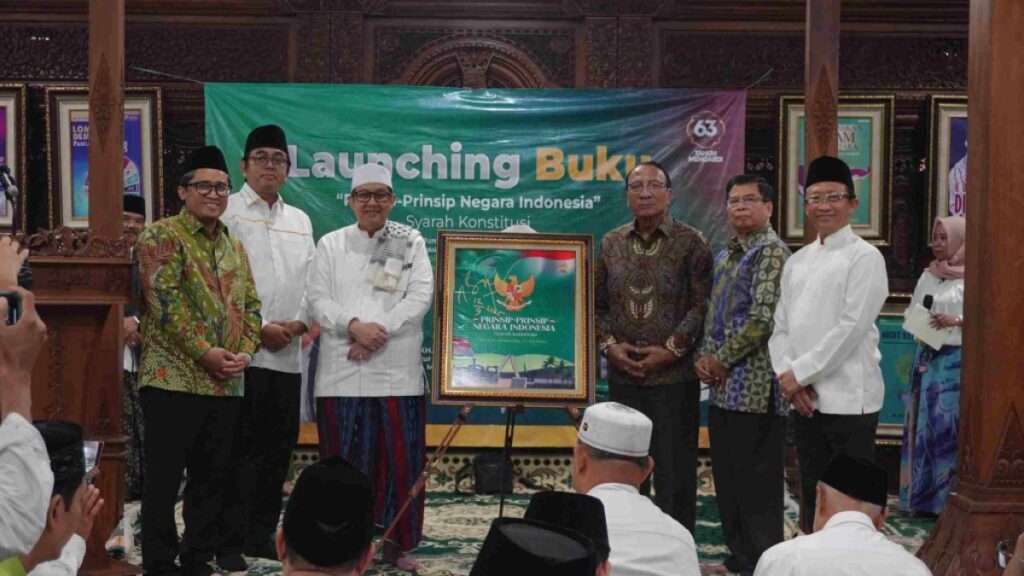 Cahaya di Usia 63: Peluncuran Buku & Jejak Pemikiran Prof. KH Ali Masykur Musa