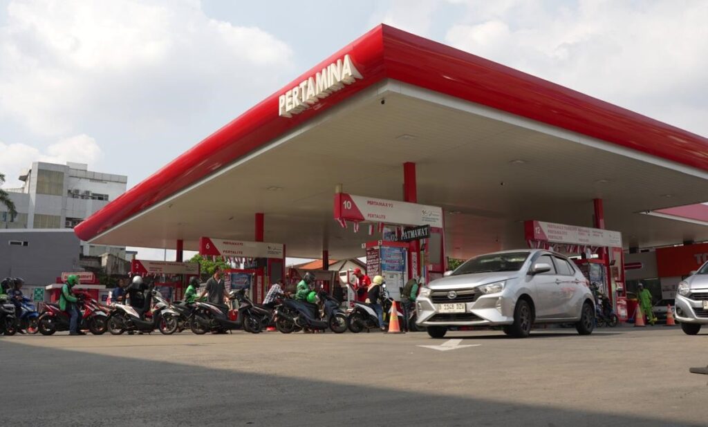 Hari Pelanggan Nasional: SPBU Pondok Indah Suguhkan Layanan Spesial 2024