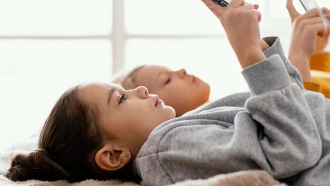 Anak Marah saat HP Diambil? Psikolog Jelaskan Tanda Kecanduan Gadget & Cara Mengatasinya Anak Marah saat HP Diambil? Psikolog Jelaskan Tanda Kecanduan Gadget & Cara Mengatasinya