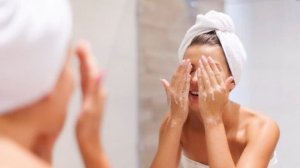 Kulit Kering dan Kusam? Ini Cara Ampuh Mengunci Kelembapan Kulit Secara Maksimal