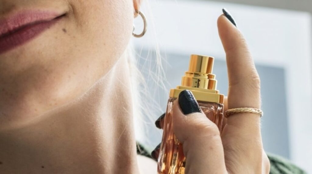 5 Aroma Parfum Wanita Terpopuler 2025: Temukan Wangi Favoritmu yang Memikat!