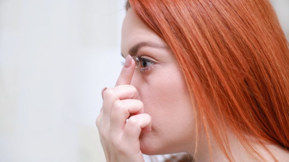 Trauma Pakai Softlens? Ini Trik Ampuh Anti Perih dan Iritasi untuk Pemula
