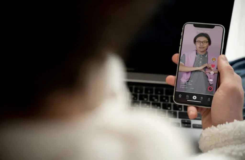 Live TikTok Dinonaktifkan, Wamen Komdigi Soroti Banyak Konten Negatif dan Dampaknya