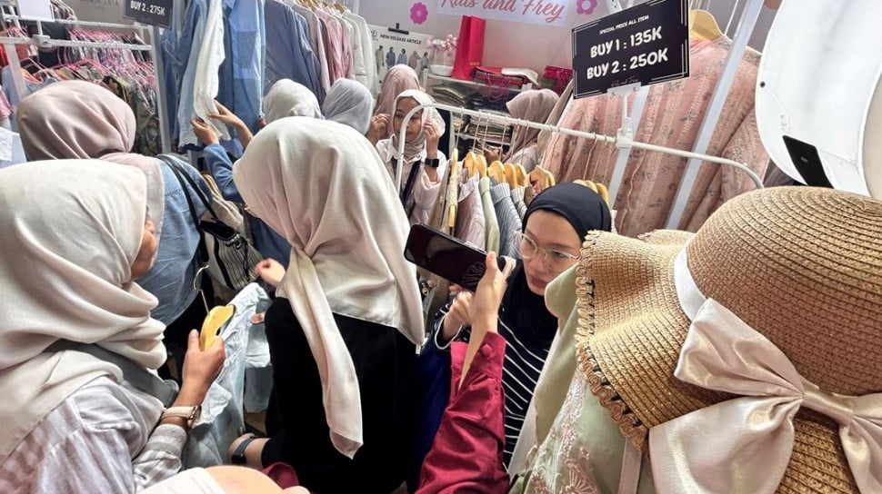 Tren Belanja Fashion 2025: Gen Z Tetap Loyal, Milenial Lebih Hemat dan Perhitungan