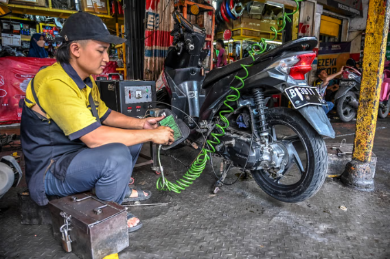 Motor Brebet Usai Isi BBM? Ini Penyebab dan Solusi Ampuh Agar Mesin Kembali Halus! Motor Brebet Usai Isi BBM? Ini Penyebab dan Solusi Ampuh Agar Mesin Kembali Halus!