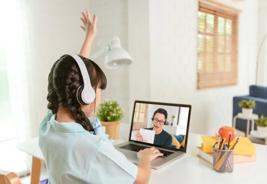 Tips Memilih Headset ORI Sesuai Kepribadian Kamu di Blibli, Biar Gak Salah Beli!