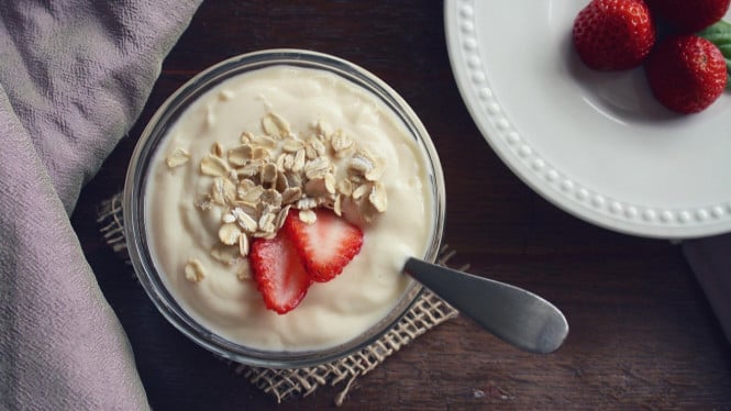 Greek Yogurt vs Yogurt Biasa: Mana yang Lebih Sehat dan Cocok untuk Anda? Temukan Faktanya!