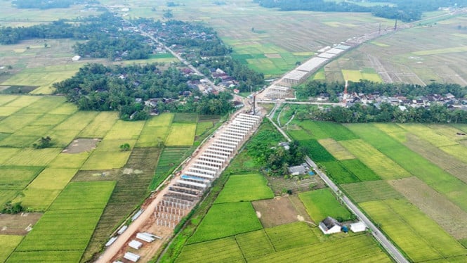 Akselerasi PSN, SIG Pasok 98.000 Ton Semen ke Proyek Tol Serang-Panimbang
