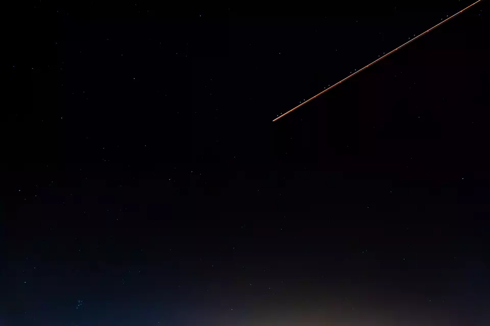 Hujan Meteor Orionid Bakal Hiasi Langit Malam Ini, Cek Jam Tontonnya