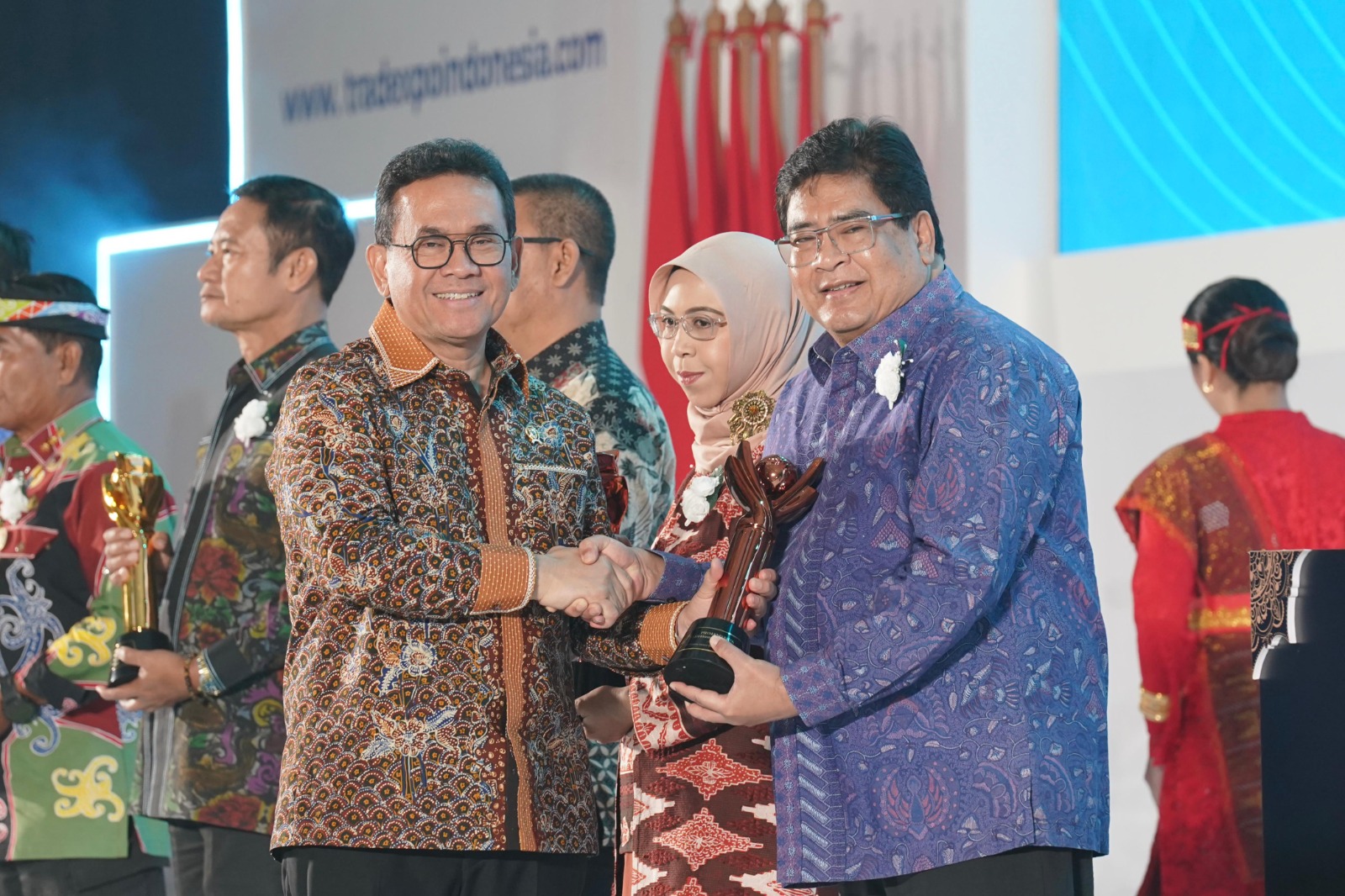 Toyota Raih Penghargaan Bergengsi, Dorong Ekspor Industri Otomotif Nasional Melonjak Tajam!
