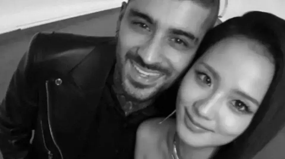 Jisoo Blackpink Terharu Duet dengan Zayn Malik di Lagu Eyes Closed
