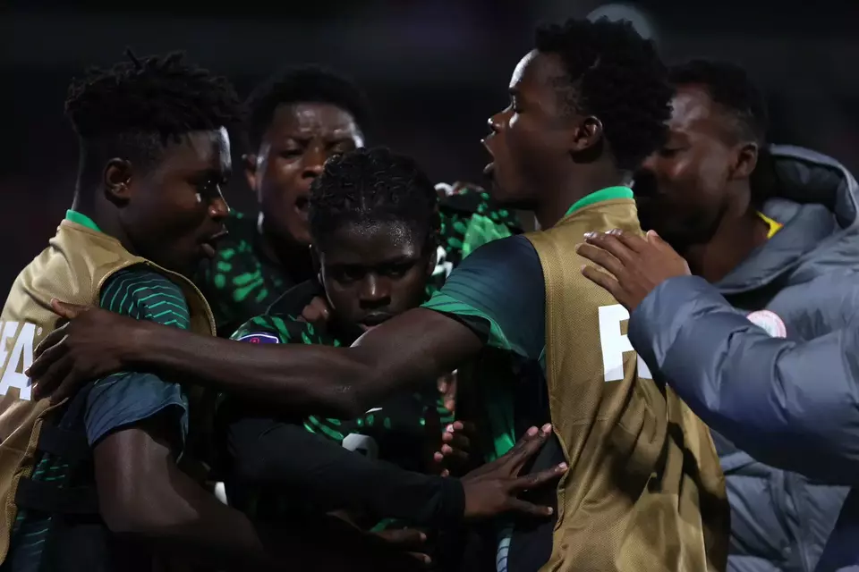 Pesawat Timnas Nigeria Mendarat Darurat Akibat Kaca Kokpit Retak Mendadak