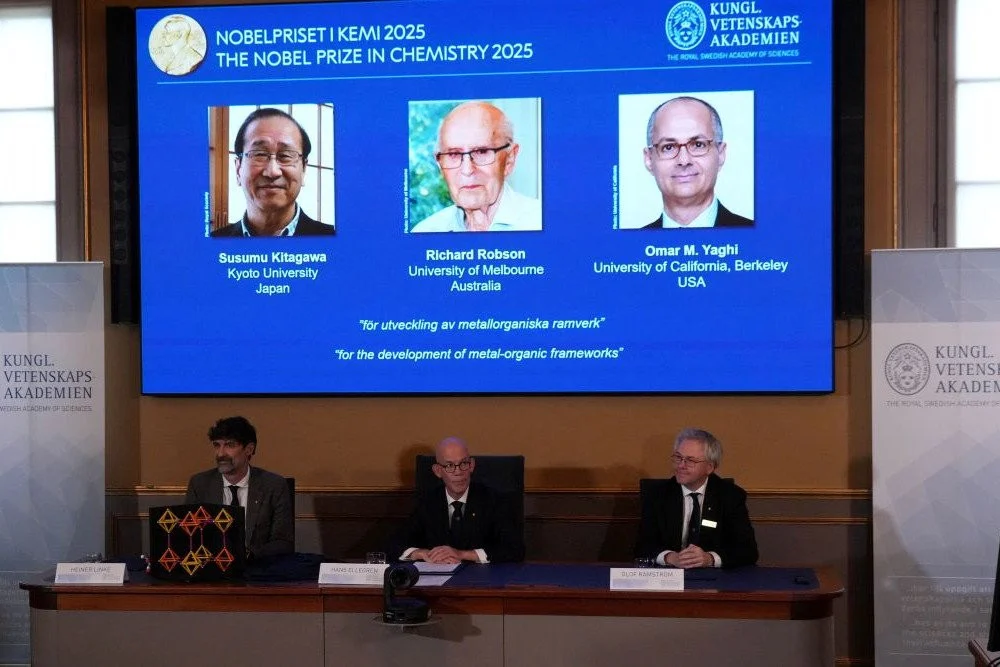 Tiga Ilmuwan Raih Nobel Kimia 2025 atas Material Penangkap Karbon dan Air
