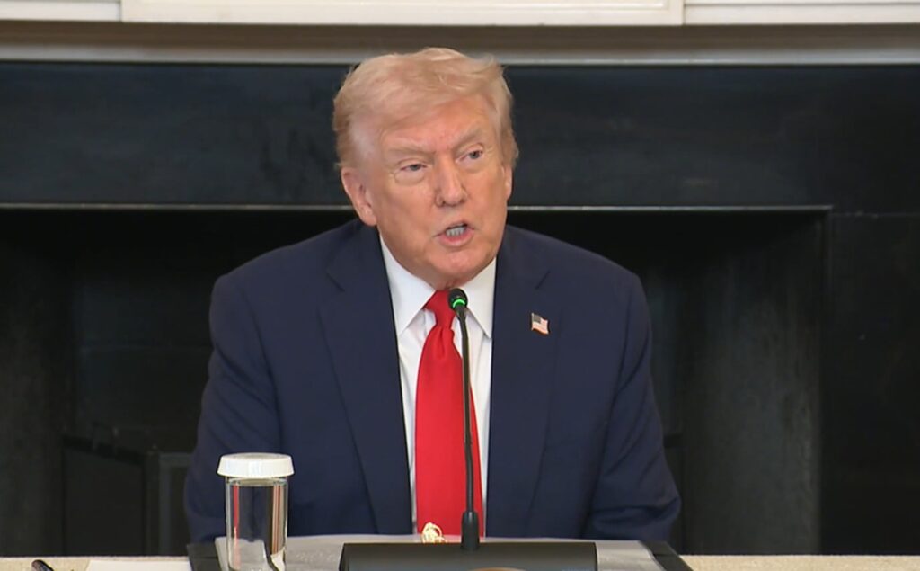 Trump Ancam Penjara Gubernur Illinois dan Chicago Terkait Garda Nasional