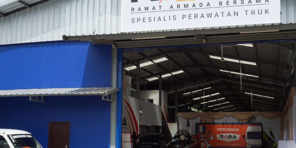 Kang Paket Kejar Target Waktu, Armada Logistik Wajib Waspadai Kaki-Kaki dan Ban Agar Aman!